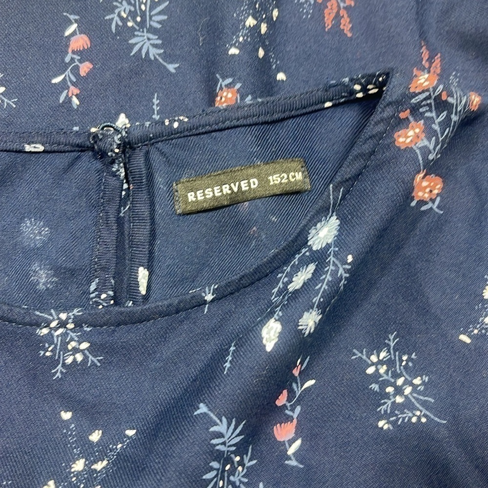 Reserved Shoulder Flutter Top - Picture 3 of 4